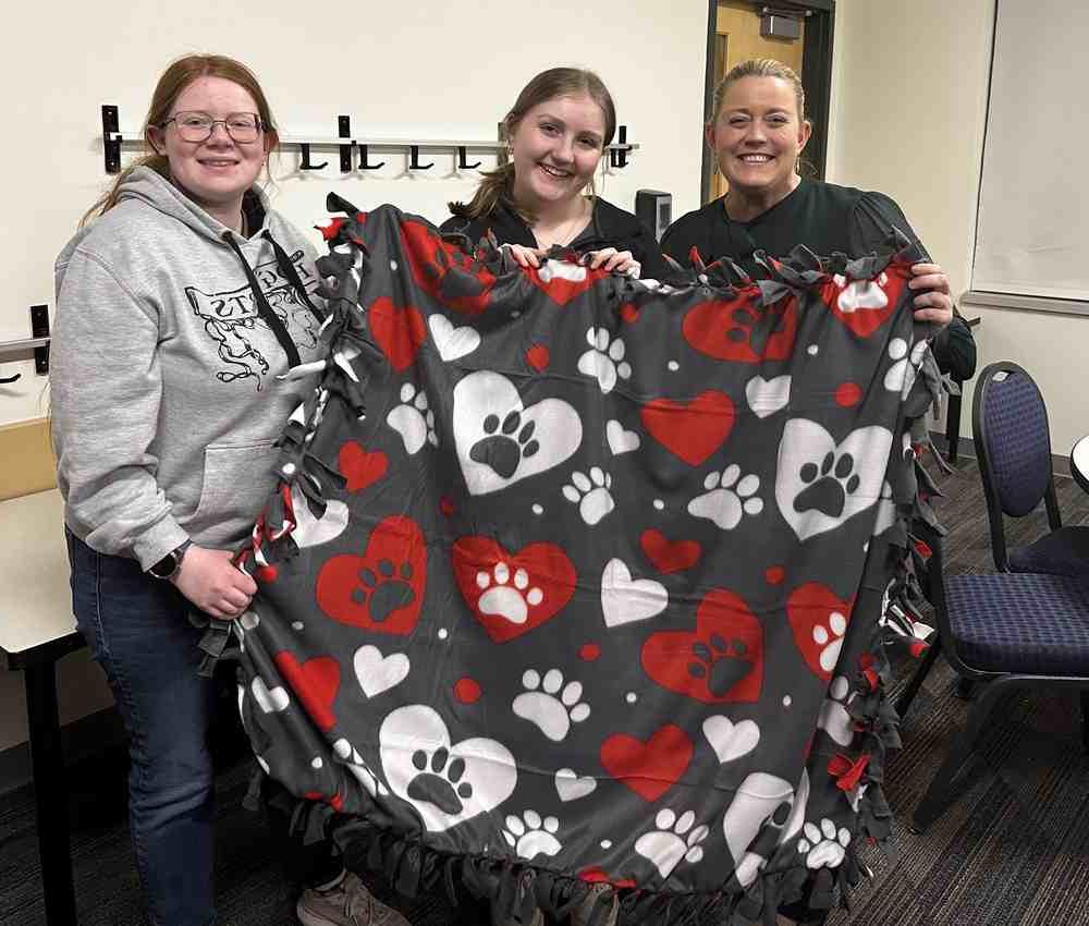 GVSU Students Make Crafts for a Cause Spotlight